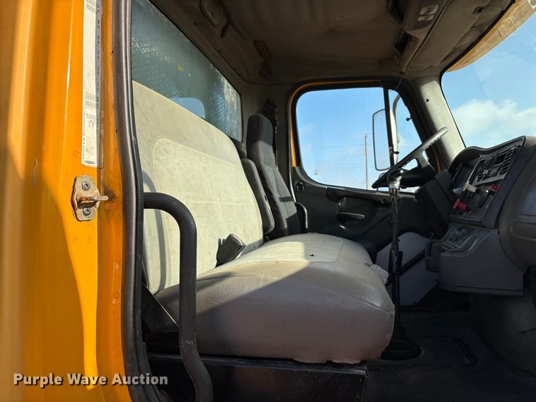 image for item FC2037 2005 Freightliner Business Class M2 flatbed truck with mud mixing system