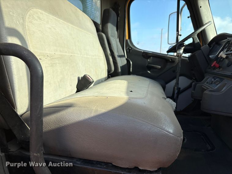 image for item FC2037 2005 Freightliner Business Class M2 flatbed truck with mud mixing system