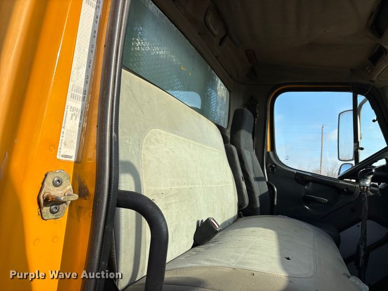 image for item FC2037 2005 Freightliner Business Class M2 flatbed truck with mud mixing system