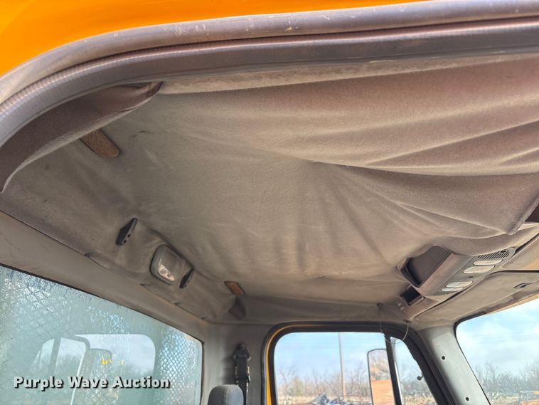 image for item FC2037 2005 Freightliner Business Class M2 flatbed truck with mud mixing system