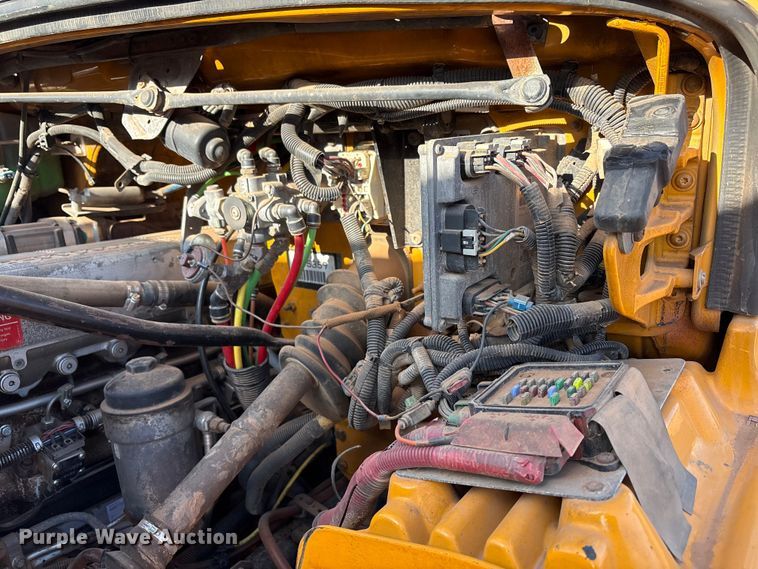 image for item FC2037 2005 Freightliner Business Class M2 flatbed truck with mud mixing system