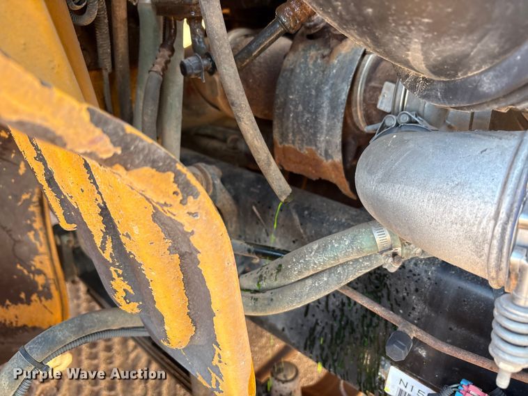 image for item FC2037 2005 Freightliner Business Class M2 flatbed truck with mud mixing system