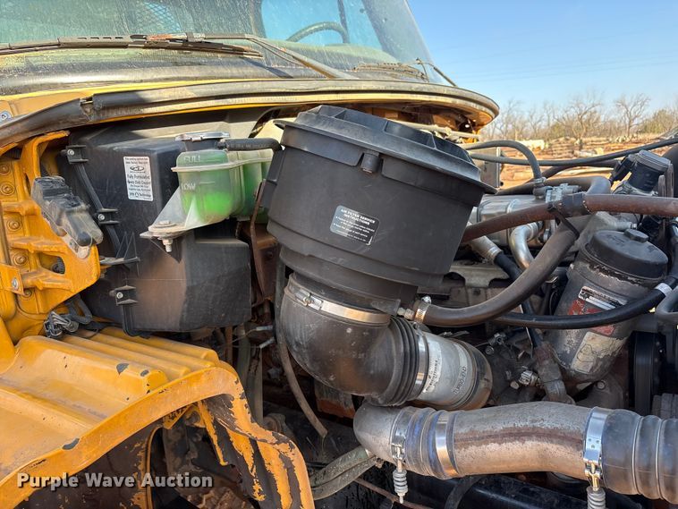 image for item FC2037 2005 Freightliner Business Class M2 flatbed truck with mud mixing system