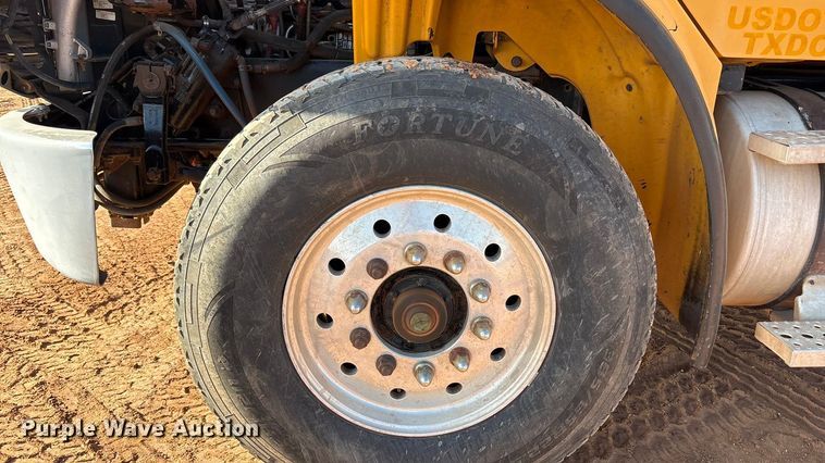 image for item FC2037 2005 Freightliner Business Class M2 flatbed truck with mud mixing system