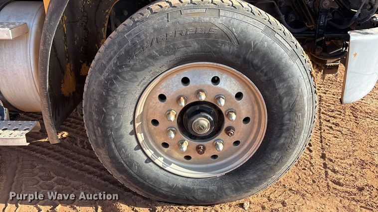 image for item FC2037 2005 Freightliner Business Class M2 flatbed truck with mud mixing system