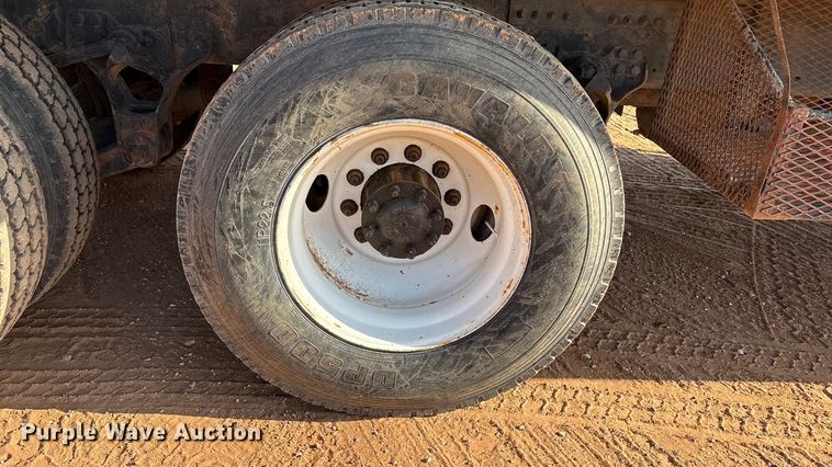 image for item FC2037 2005 Freightliner Business Class M2 flatbed truck with mud mixing system