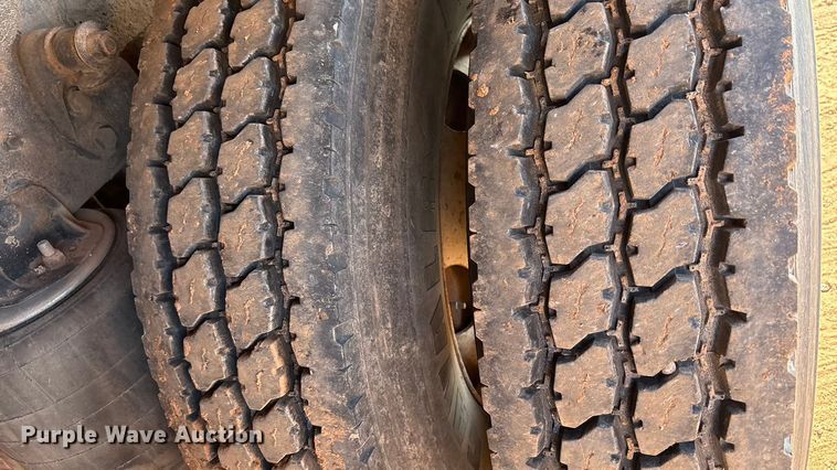 image for item FC2037 2005 Freightliner Business Class M2 flatbed truck with mud mixing system