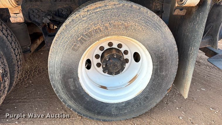 image for item FC2037 2005 Freightliner Business Class M2 flatbed truck with mud mixing system