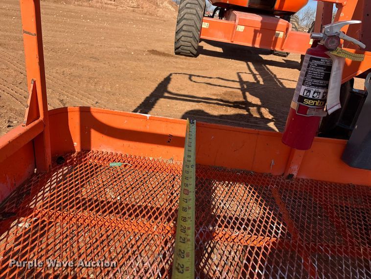 image for item FC2040 2012 JLG 600AJ boom lift