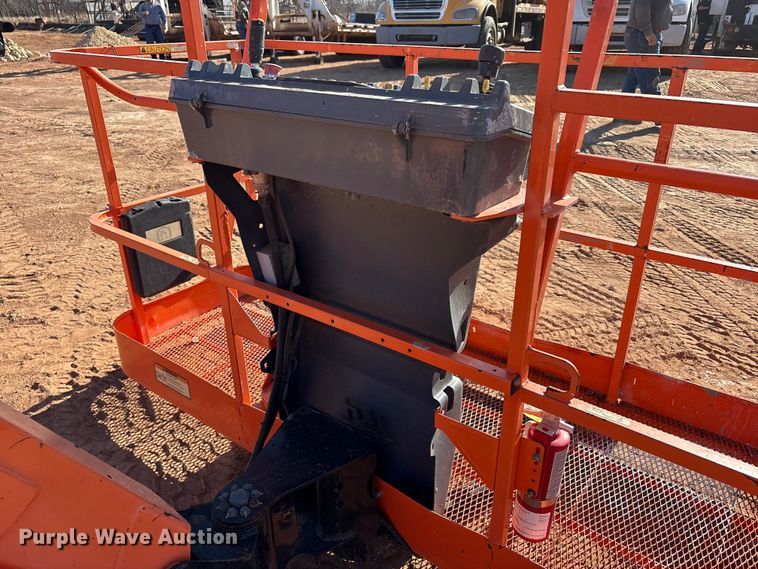 image for item FC2040 2012 JLG 600AJ boom lift