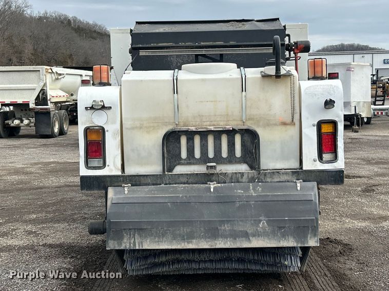 image for item FC5072 2018 Isuzu NRR street sweeper truck