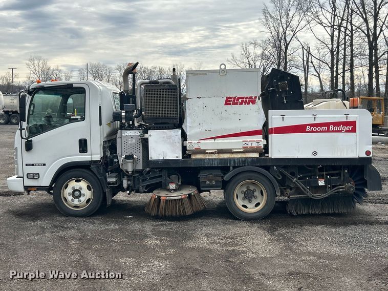 image for item FC5072 2018 Isuzu NRR street sweeper truck