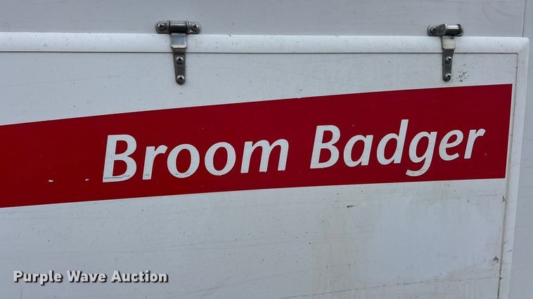 image for item FC5072 2018 Isuzu NRR street sweeper truck