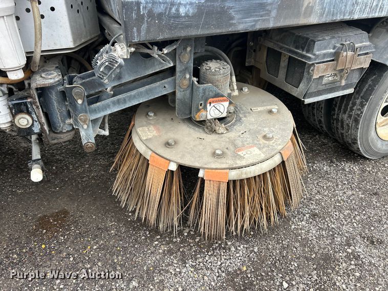 image for item FC5072 2018 Isuzu NRR street sweeper truck