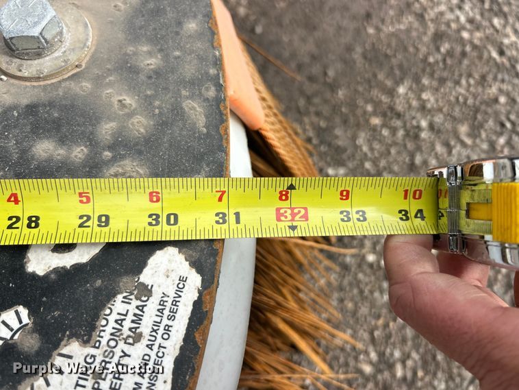 image for item FC5072 2018 Isuzu NRR street sweeper truck