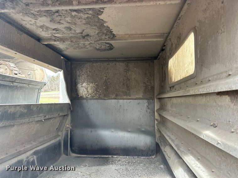 image for item FC5072 2018 Isuzu NRR street sweeper truck