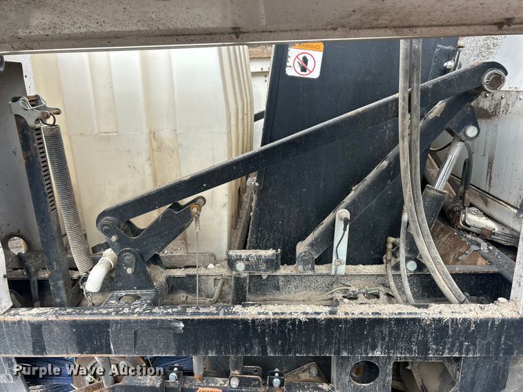 image for item FC5072 2018 Isuzu NRR street sweeper truck