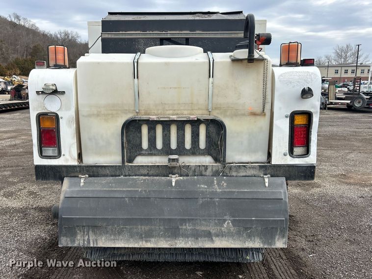 image for item FC5072 2018 Isuzu NRR street sweeper truck