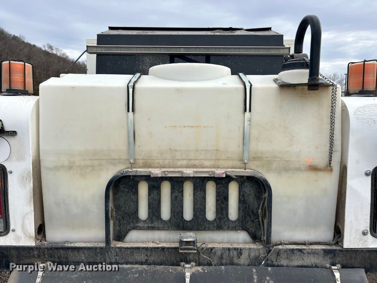 image for item FC5072 2018 Isuzu NRR street sweeper truck