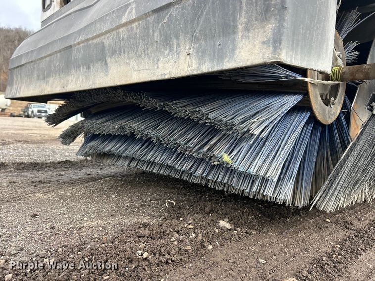 image for item FC5072 2018 Isuzu NRR street sweeper truck