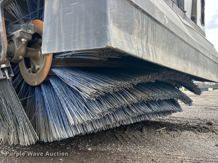 image for item FC5072 2018 Isuzu NRR street sweeper truck