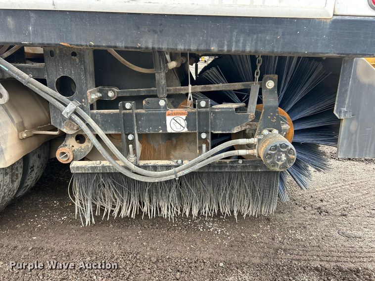 image for item FC5072 2018 Isuzu NRR street sweeper truck