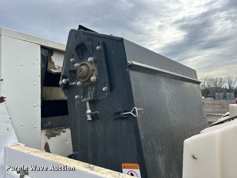 image for item FC5072 2018 Isuzu NRR street sweeper truck