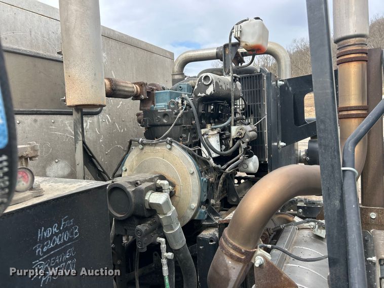 image for item FC5072 2018 Isuzu NRR street sweeper truck