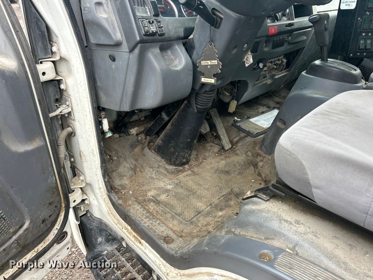 image for item FC5072 2018 Isuzu NRR street sweeper truck