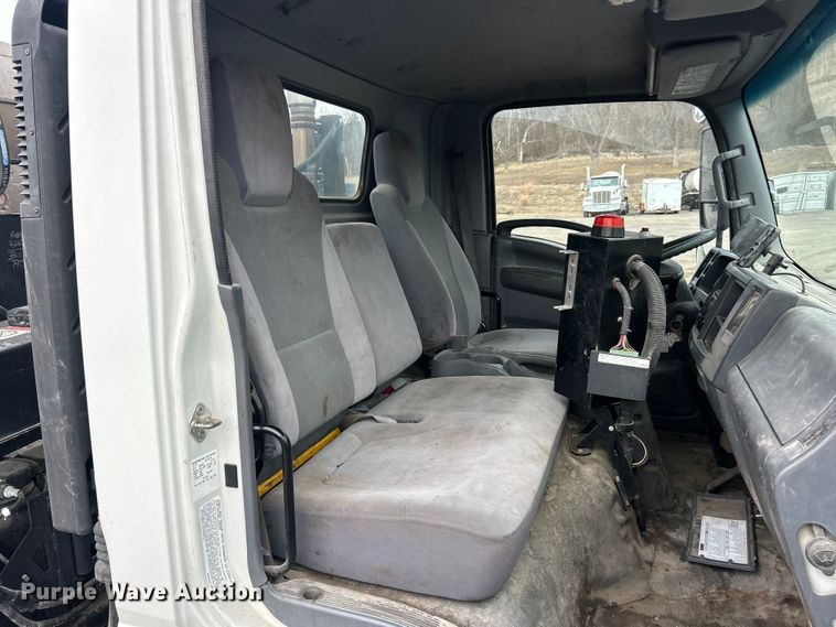 image for item FC5072 2018 Isuzu NRR street sweeper truck