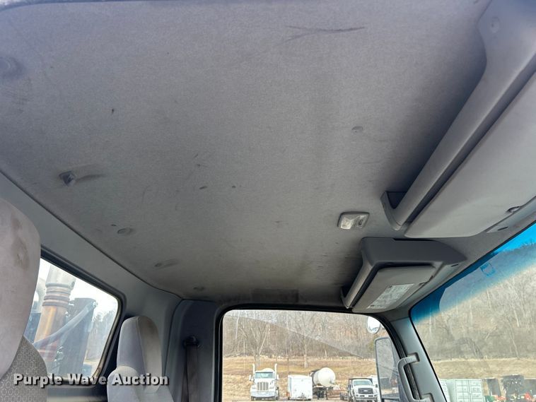 image for item FC5072 2018 Isuzu NRR street sweeper truck