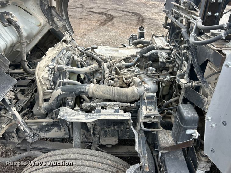 image for item FC5072 2018 Isuzu NRR street sweeper truck