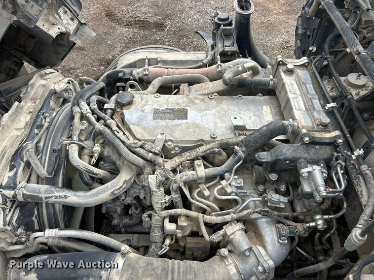 image for item FC5072 2018 Isuzu NRR street sweeper truck