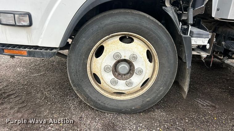 image for item FC5072 2018 Isuzu NRR street sweeper truck