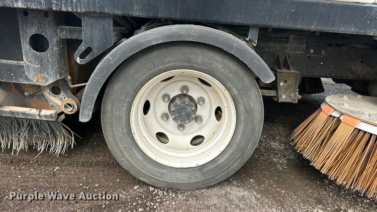 image for item FC5072 2018 Isuzu NRR street sweeper truck