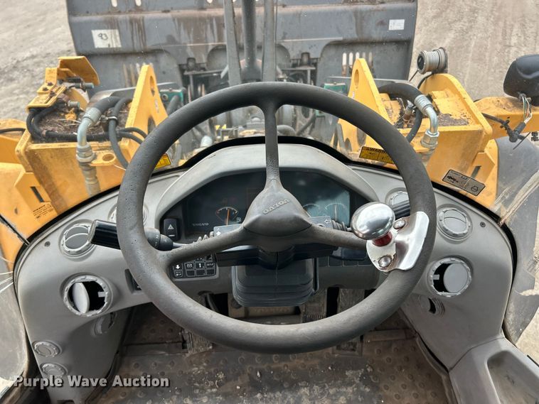 image for item FC5076 2011 Volvo L110F wheel loader