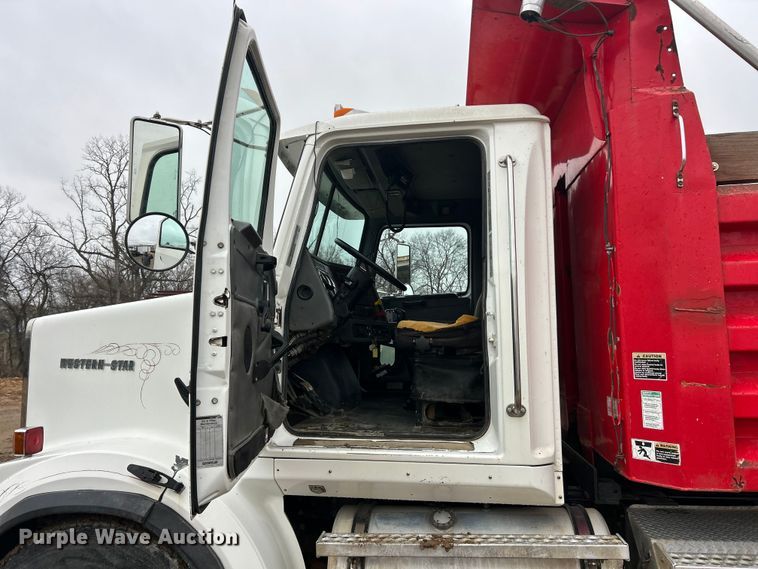 image for item FC5108 2000 Western Star 4800 dump truck