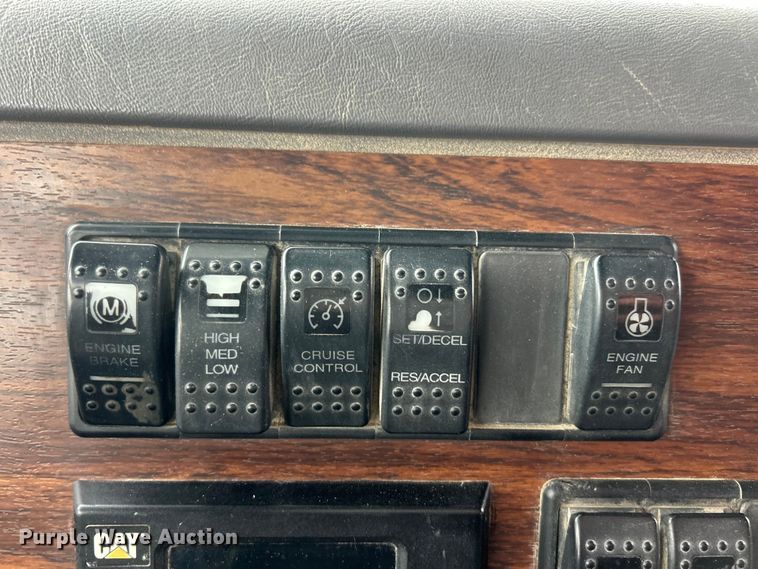 image for item FC5108 2000 Western Star 4800 dump truck