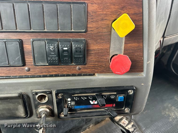 image for item FC5108 2000 Western Star 4800 dump truck