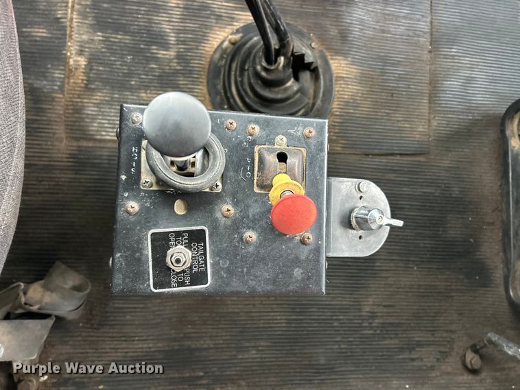 image for item FC5108 2000 Western Star 4800 dump truck