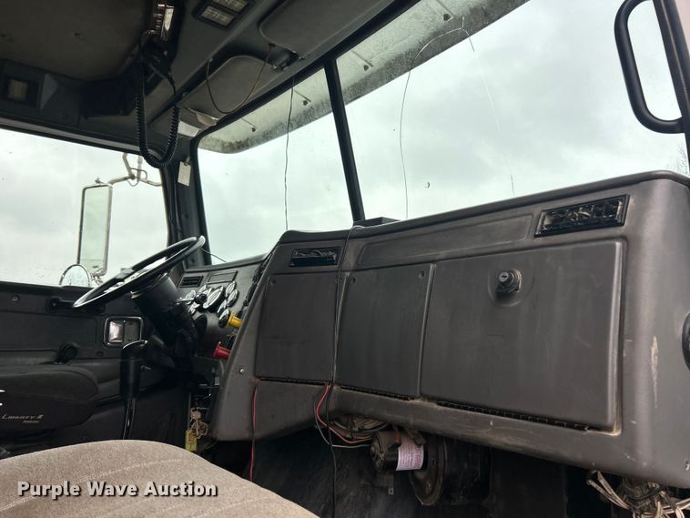 image for item FC5108 2000 Western Star 4800 dump truck