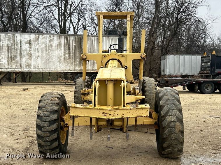 image for item FC5110 1972 John Deere 570A motor grader