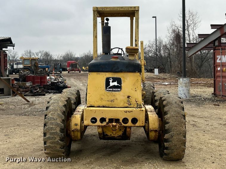 image for item FC5110 1972 John Deere 570A motor grader