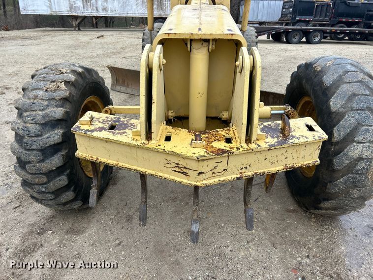 image for item FC5110 1972 John Deere 570A motor grader