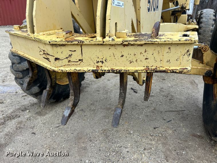 image for item FC5110 1972 John Deere 570A motor grader