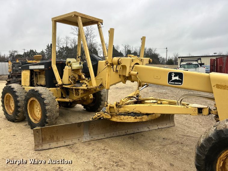 image for item FC5110 1972 John Deere 570A motor grader