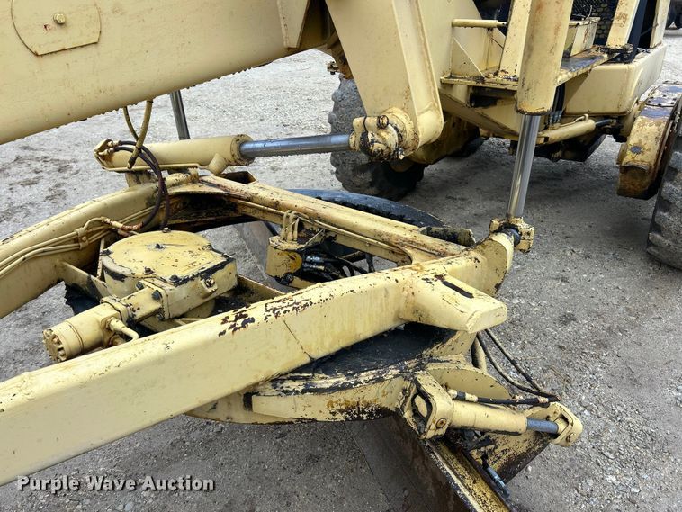 image for item FC5110 1972 John Deere 570A motor grader