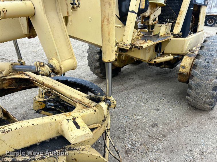 image for item FC5110 1972 John Deere 570A motor grader