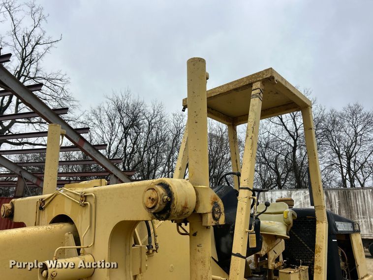 image for item FC5110 1972 John Deere 570A motor grader