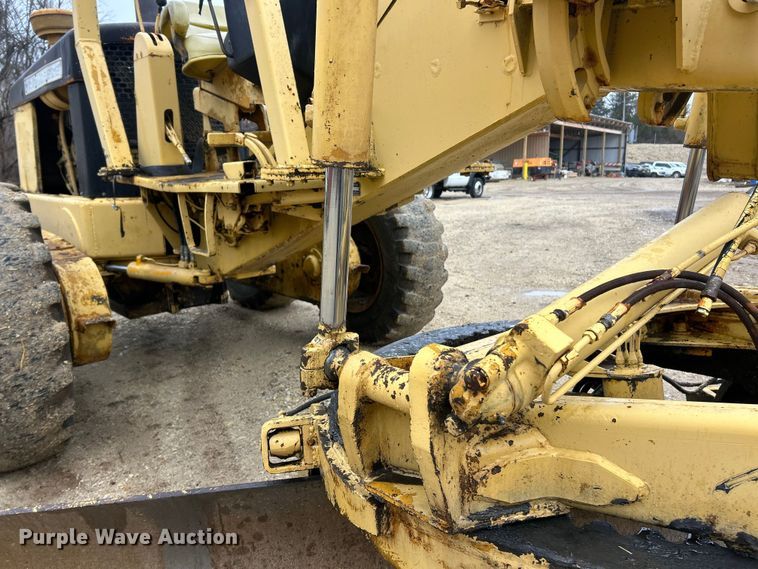 image for item FC5110 1972 John Deere 570A motor grader